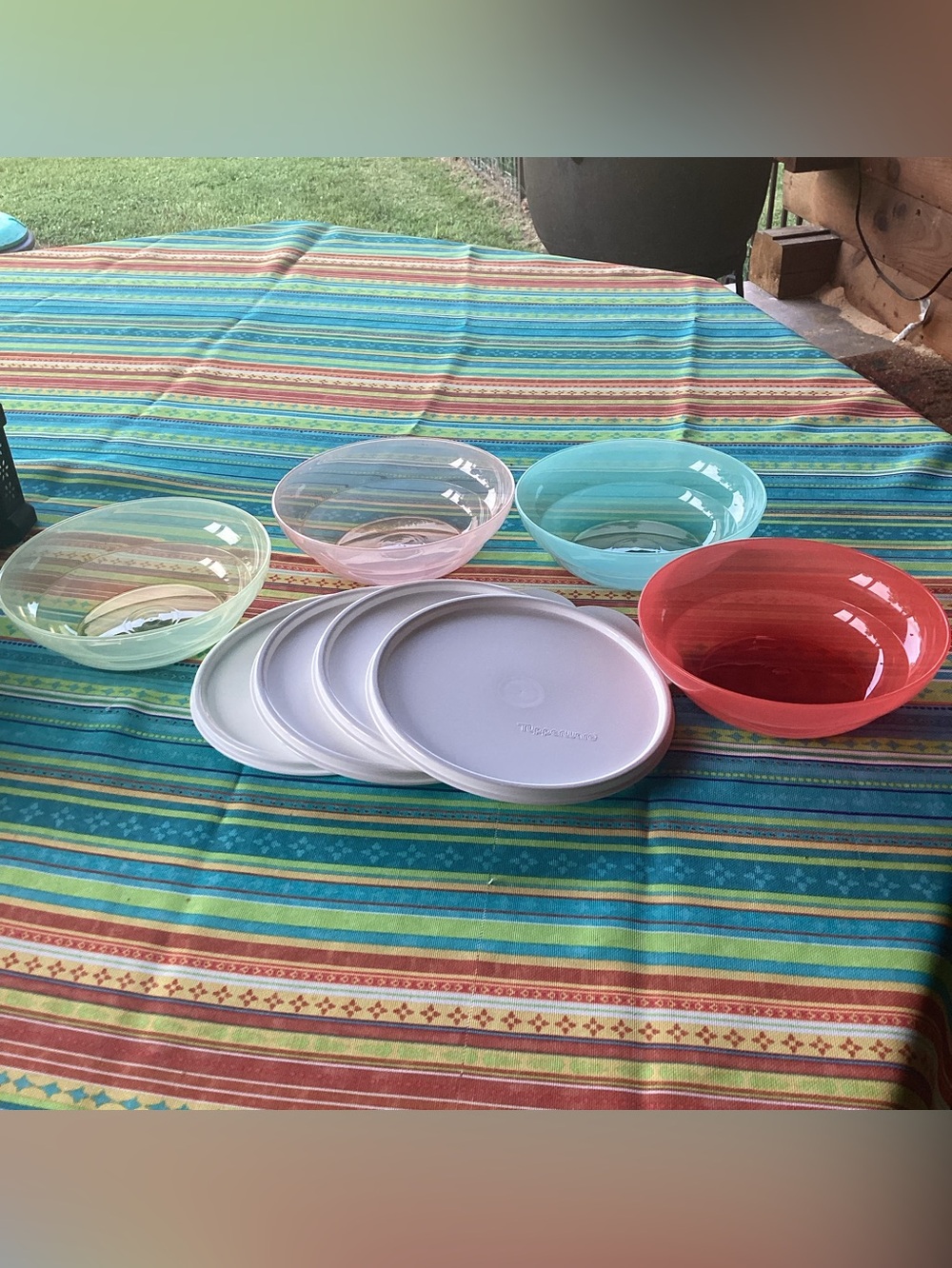 Tupperware Classic Cereal Bowls with seals - set of 4 in Pastel Colors-1.5 cups